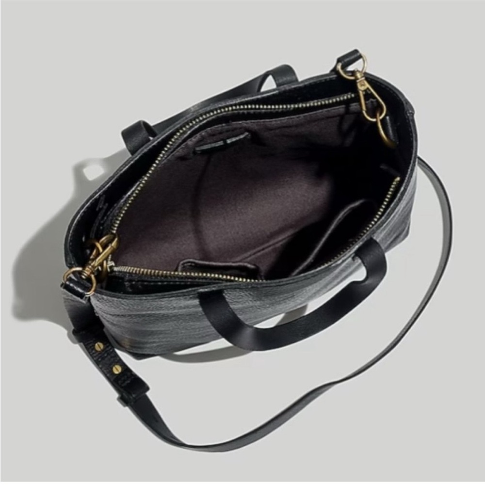 Madewell Crossbody Leather Zip-Up Medium Tote - Picture 4 of 16